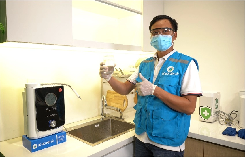 SOF-2025-01832-ky-thuat-vien-cua-the-gioi-dien-giai-se-truc-tiep-den-nha-lay-mau-nuoc-thuc-te-va-gui-den-cac-trung-tam-xet-nghiem-uy-tin