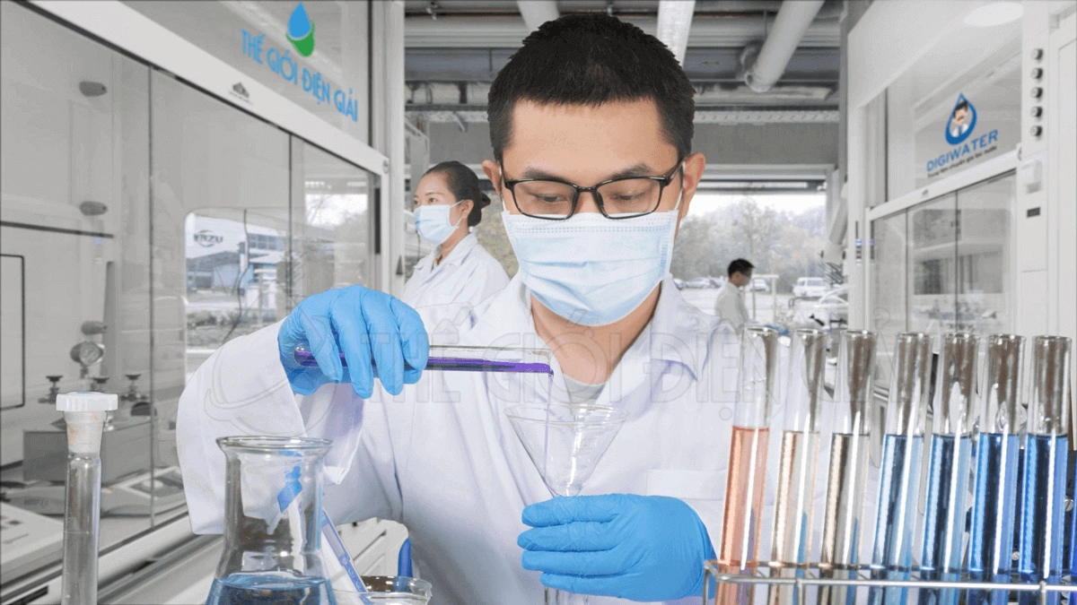 the-gioi-dien-giai-mang-den-dich-vu-xet-nghiem-nuoc-cao-cap-mien-phi-voi-nhung-khach-hang-cua-the-gioi-dien-giai-trong-suot-5-nam-tuy-model-1