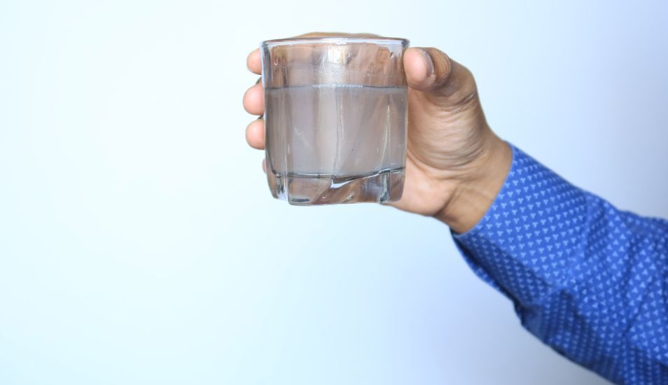 SOF-2026-00007-nuoc-uong-bi-nhiem-man-anh-huong-nghiem-trong-den-suc-khoe