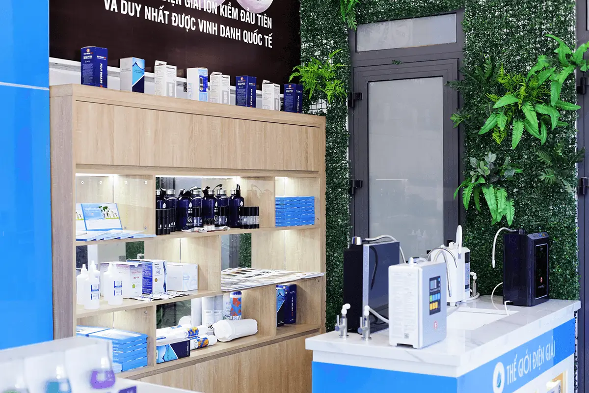 san-pham-va-phu-kien-trung-bay-tai-the-gioi-dien-giai-showroom-binh-dinh-1