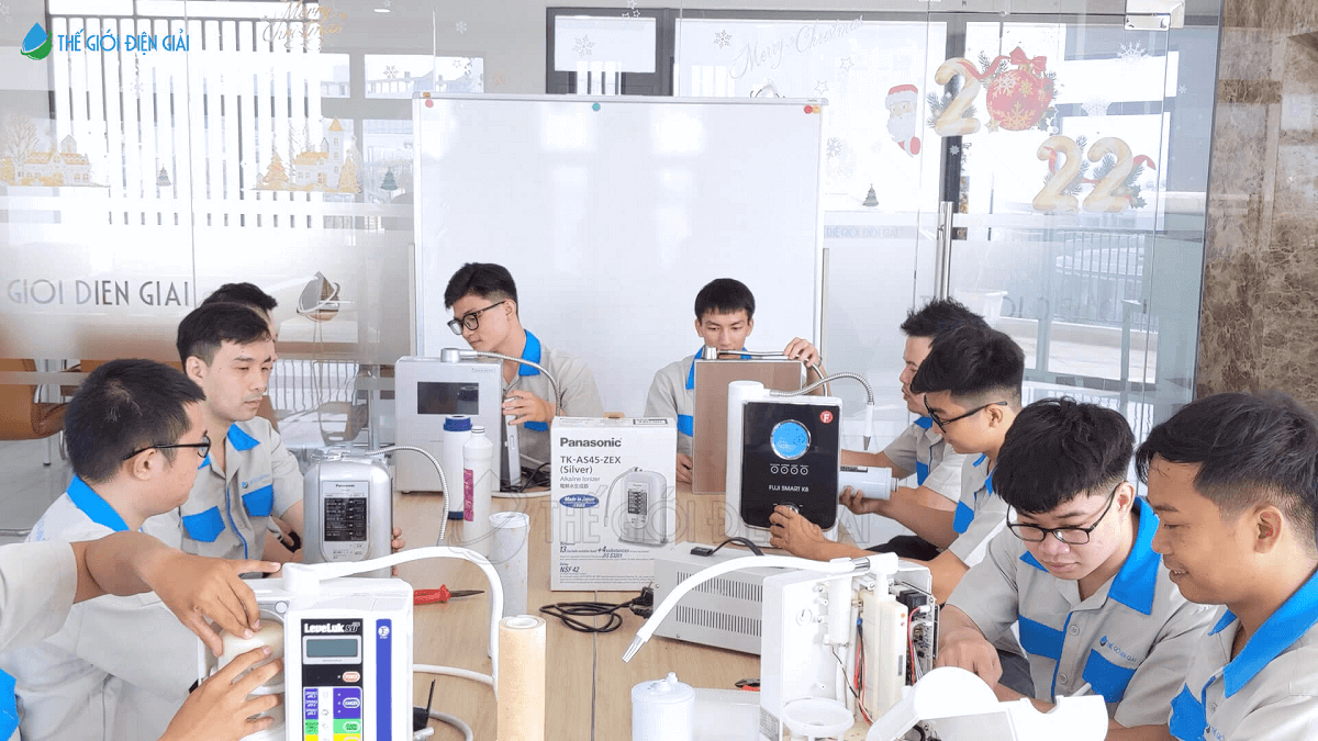 ky-thuat-vien-the-gioi-dien-giai-sua-may