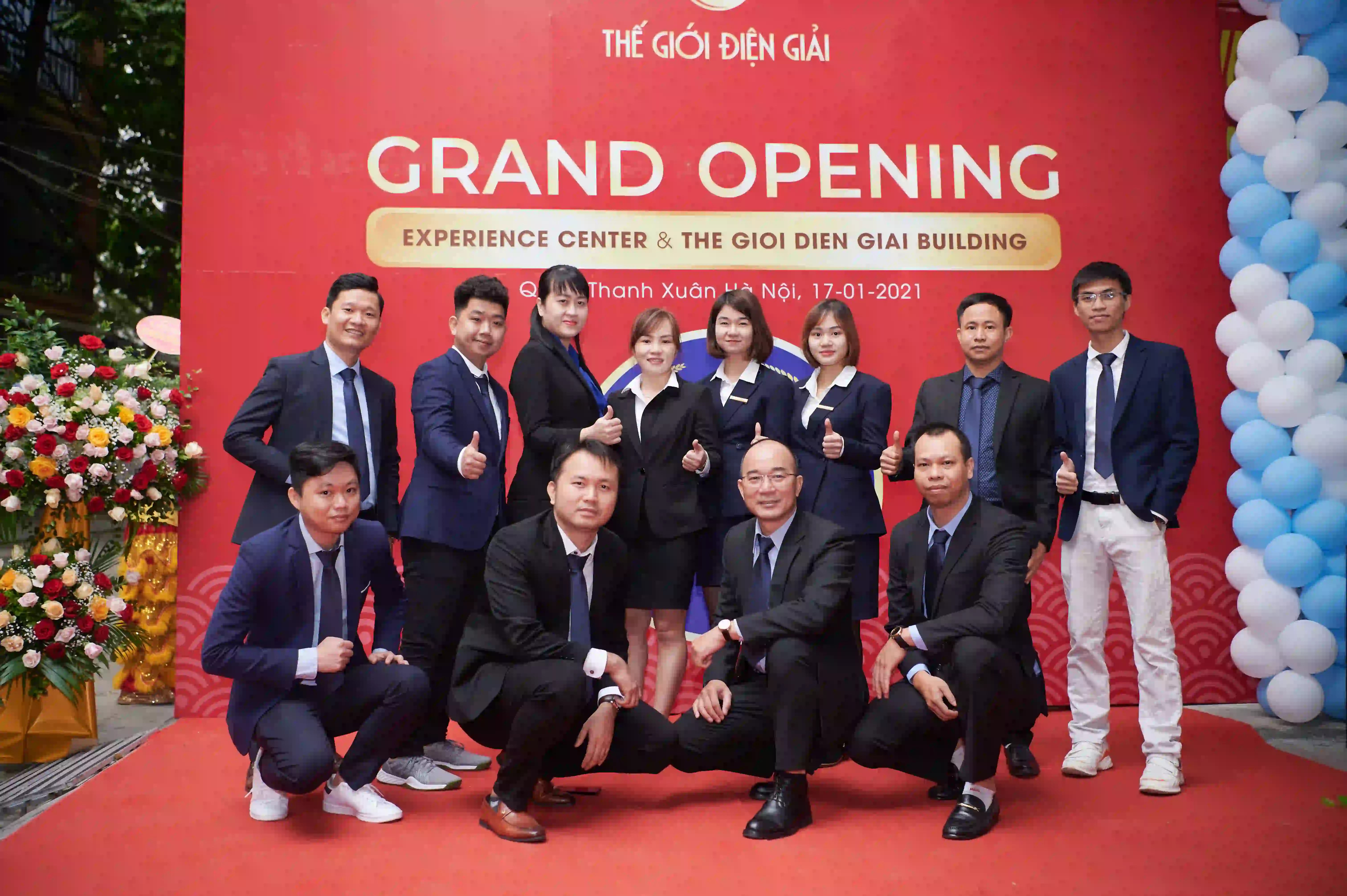 Đội ngũ ban lãnh đạo của Tập Đoàn Thế Giới Điện Giải tại Grand Opening của Experience Center tại Thanh Xuân, Hà Nội