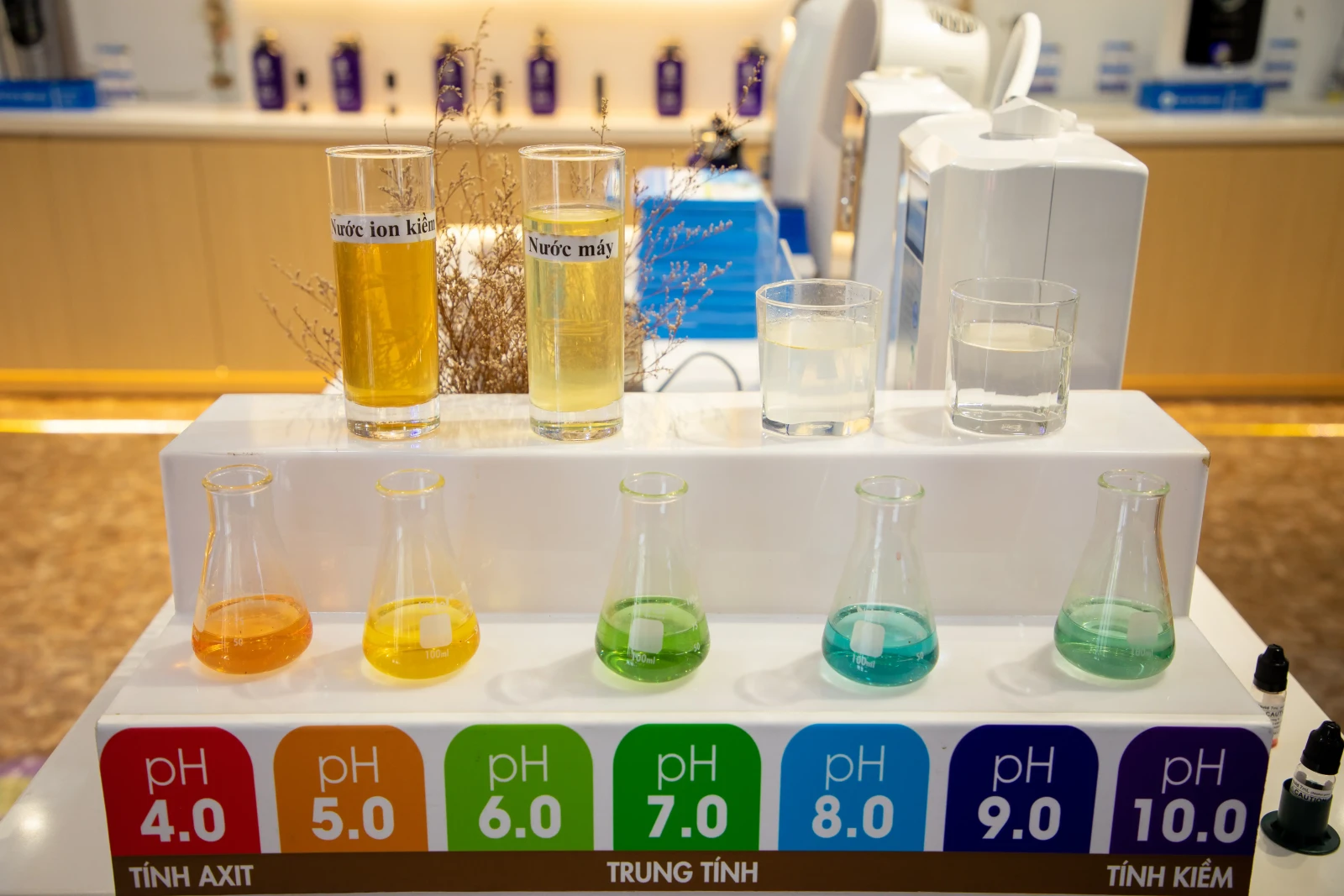 Kiểm tra độ pH nước trực tiếp tại chi nhánh Thủ Đức, TP.HCM của Thế Giới Điện Giải