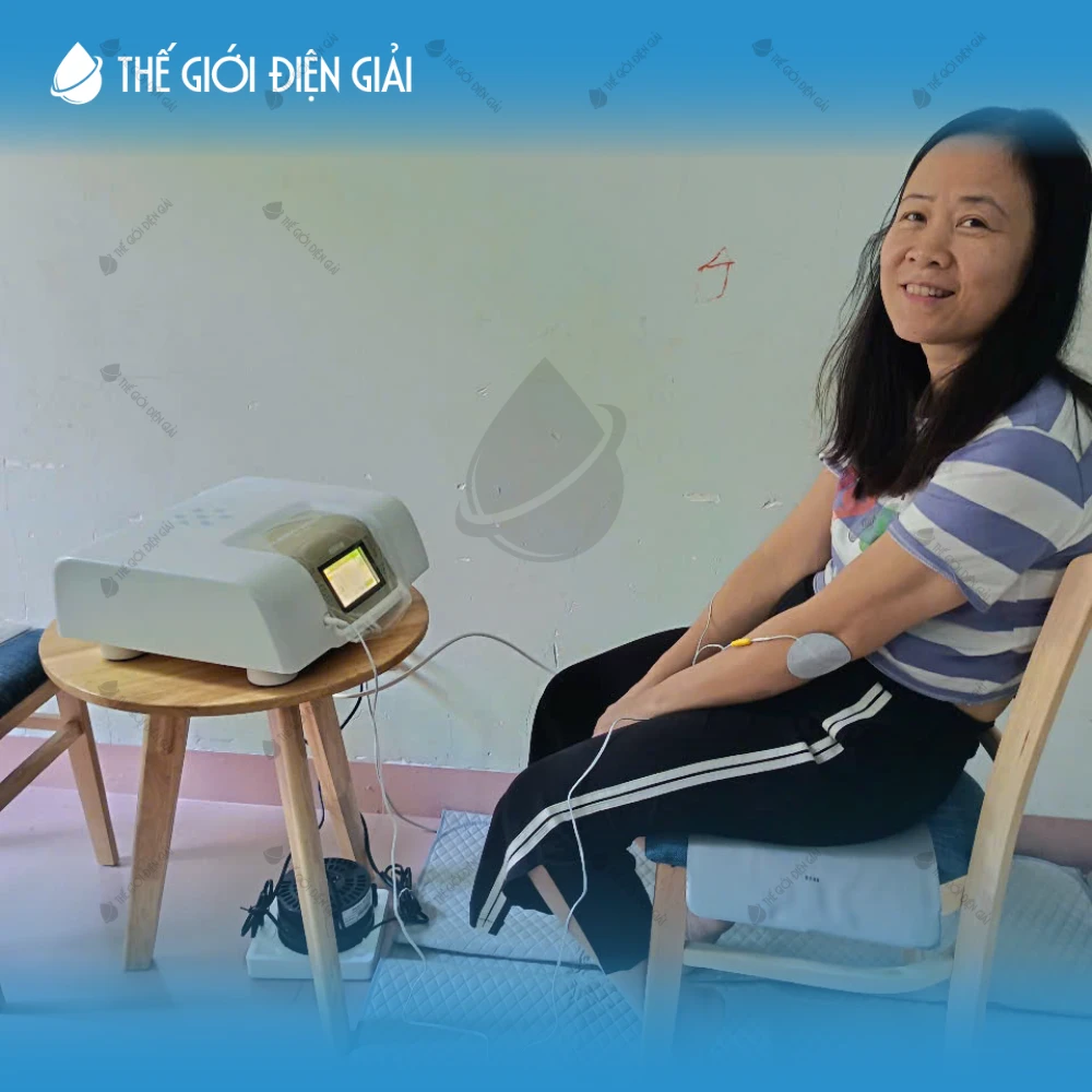 khach-cu-may-tri-lieu-dien-truong-fx-14000-1-2