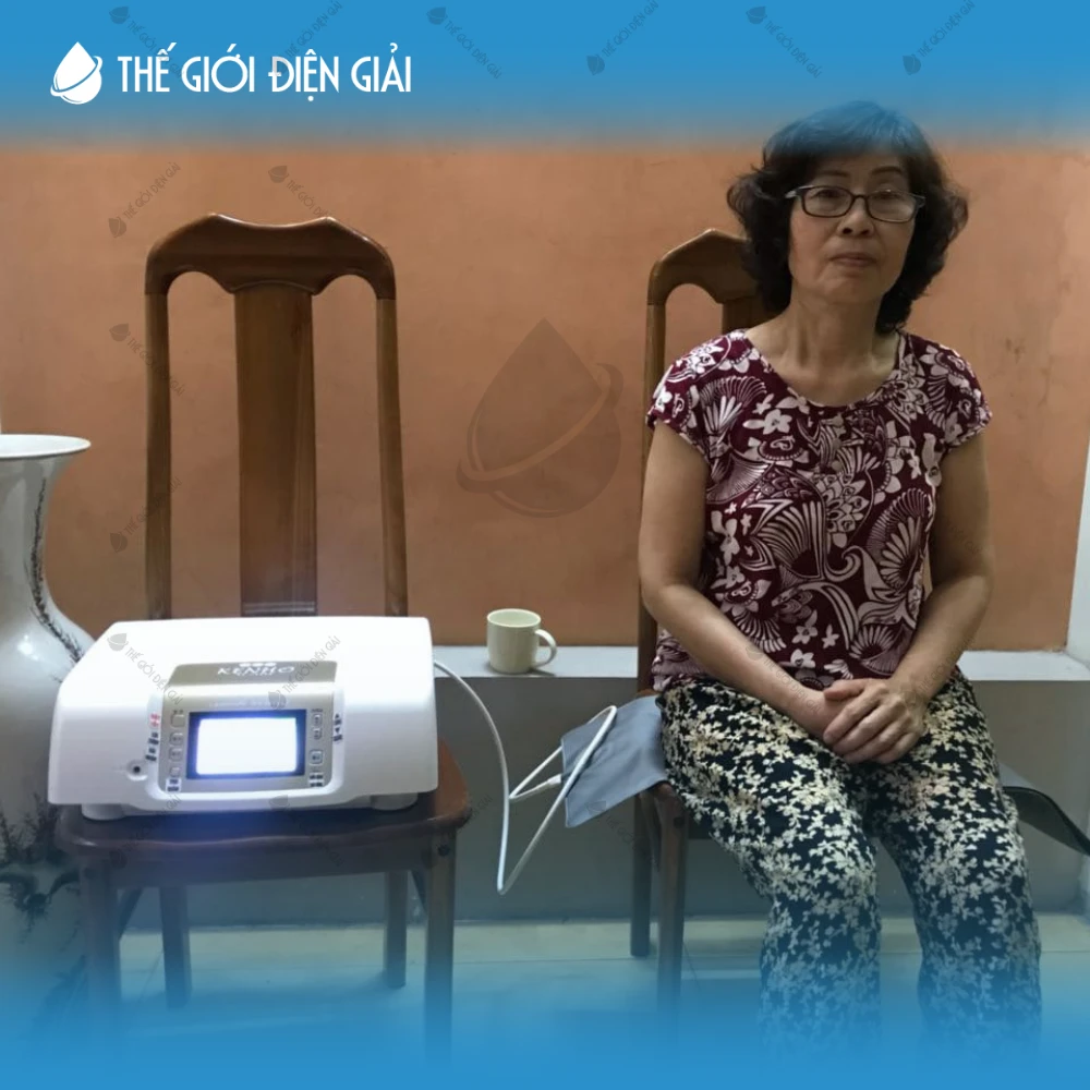 khach-cu-may-tri-lieu-dien-truong-fx-14000-15