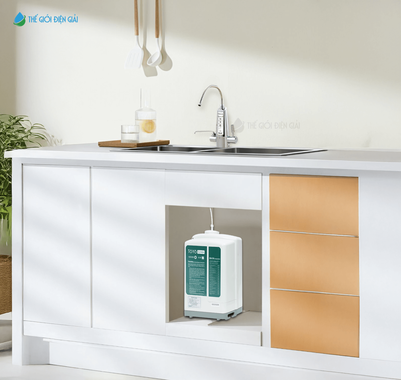 Máy lọc nước điện giải ion kiềm Toyo Suwa TYU-700 hình mookup không gian đẹp