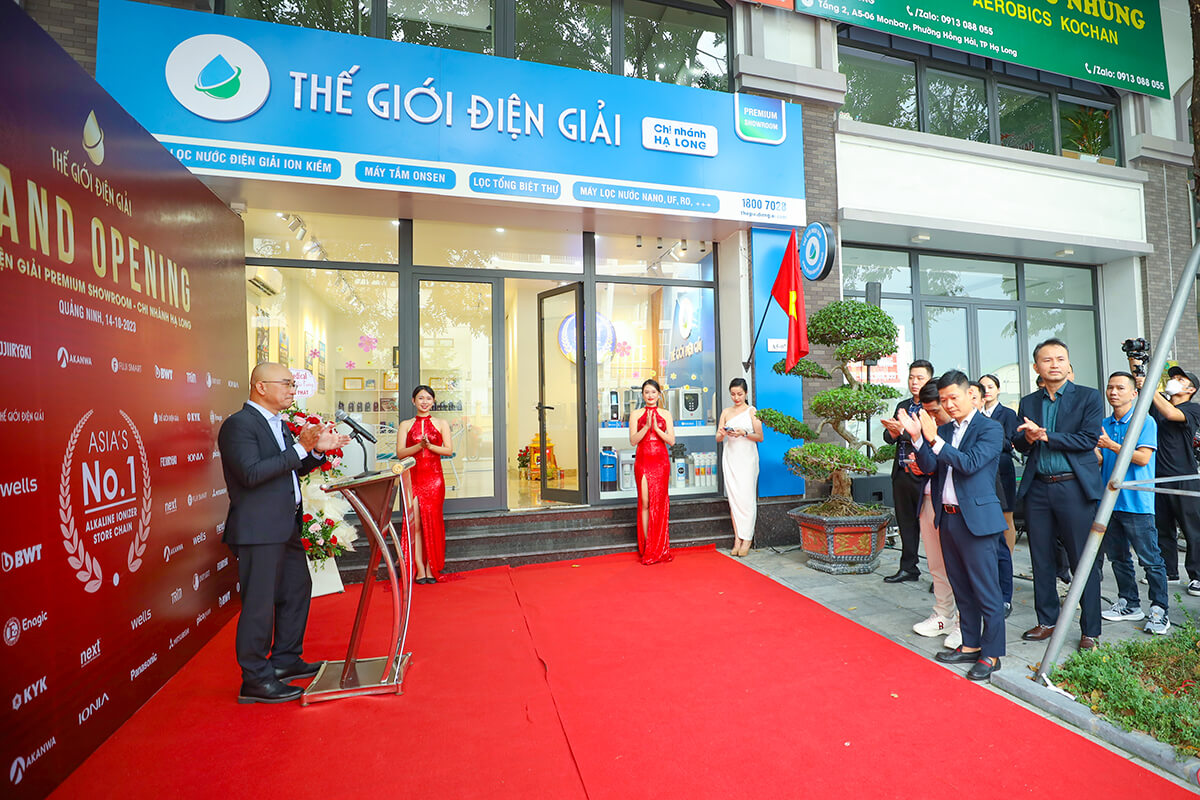 pho-tong-giam-doc-phan-ton-thang-phat-bieu-khai-truong-showroom-may-dien-giai-ha-long